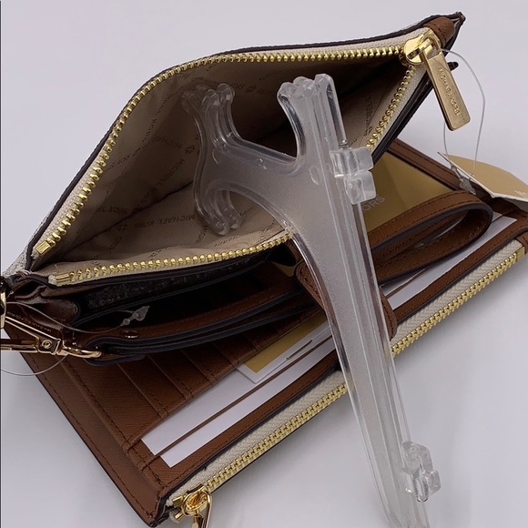 MICHAEL KORS LG DOUBLE ZIP WRISTLET VANILLA - Picture 10 of 16